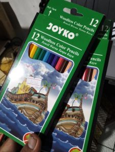 Pensil warna panjang joyko hijau