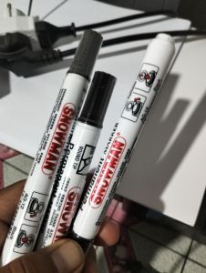 Spidol permanen snowman hitam