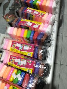 Mainan kley warna warni besar