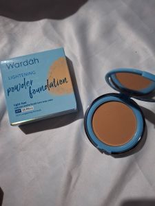 Wardah lightening powder foundation shade 04