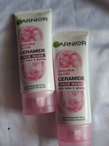 Garnier face wash sakura glow 100ml