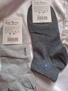 Kaos kaki dewasa cowok