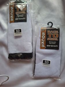 Kaos kaki sekolah SD
