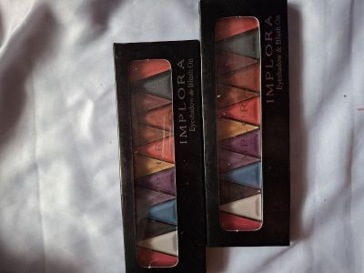 Implora eyeshadow&blush on