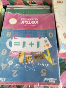 Buku tulis kotak kotak