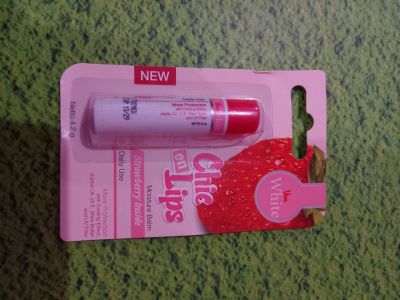 Viva Chic on Lips Moisture Blam Strawberry Inside
