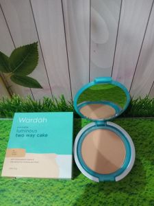 Wardah Luminous TWC 04 Light Ivory