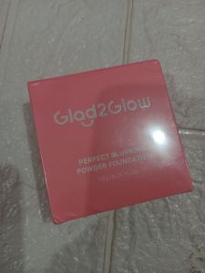 Glad2Glow Perfect Blurring Powder Foundation 