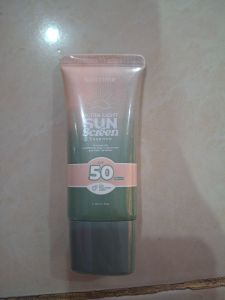 LUXICRIME ULTRA LIGHT SUNSCREEN SPF50