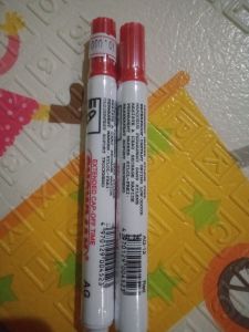 Spidol permanen merah