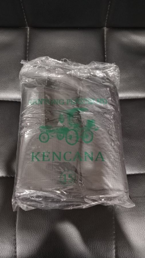 KRESEK KENCANA HITAM UK15