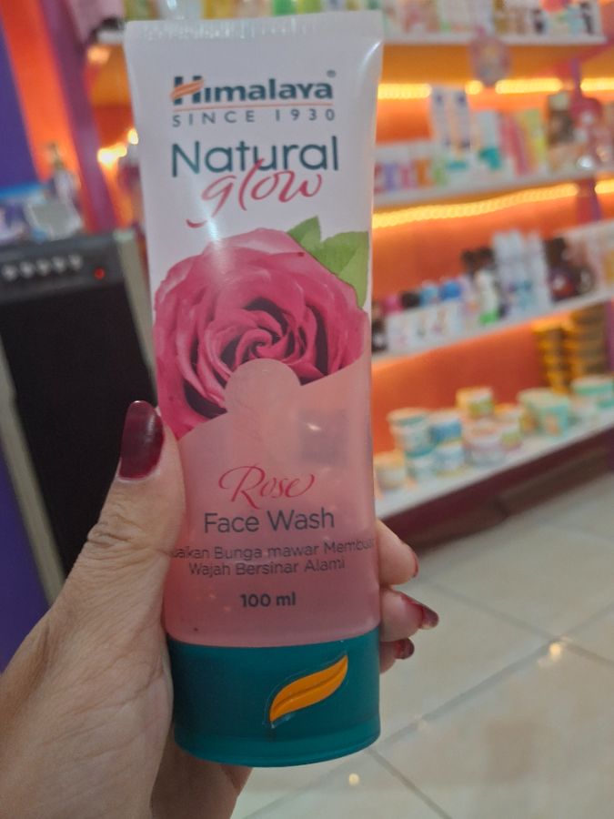 HIMALAYA NATURAL GLOW ROSE FACE WASH