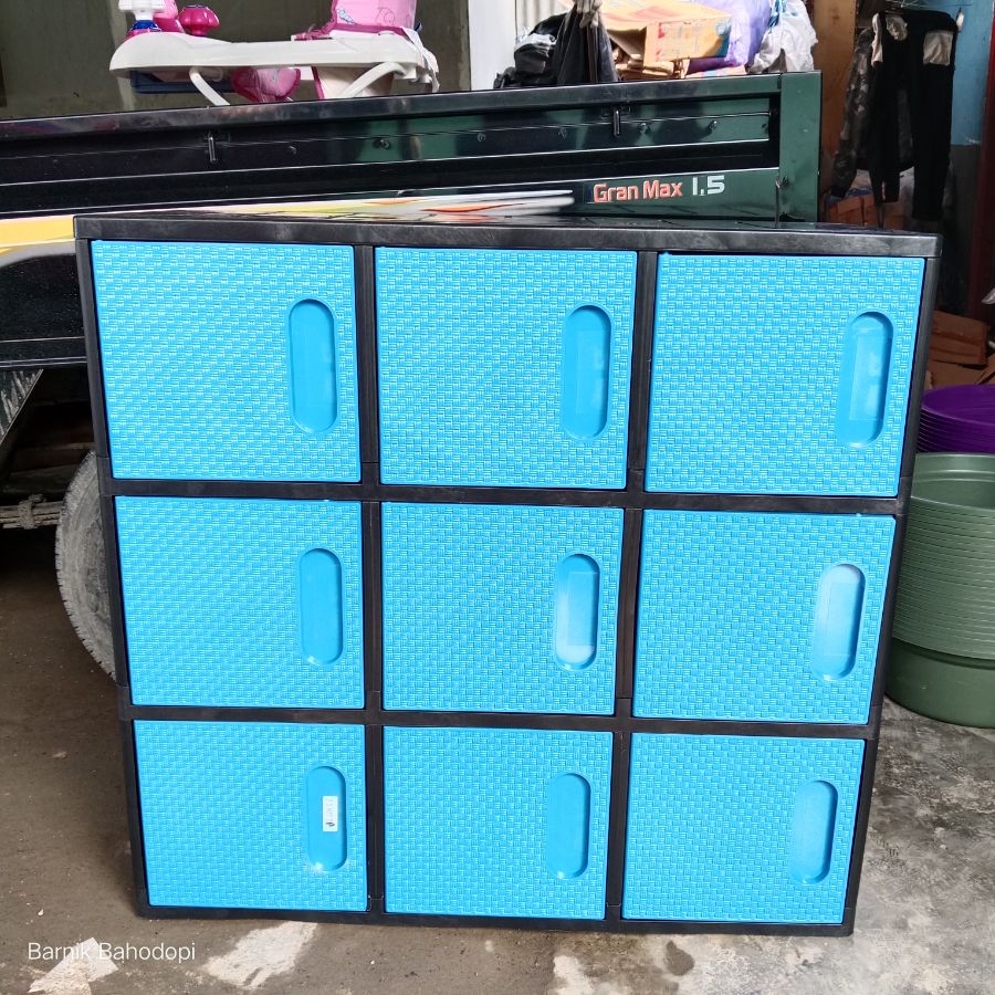 LEMARI TV  9 PINTU