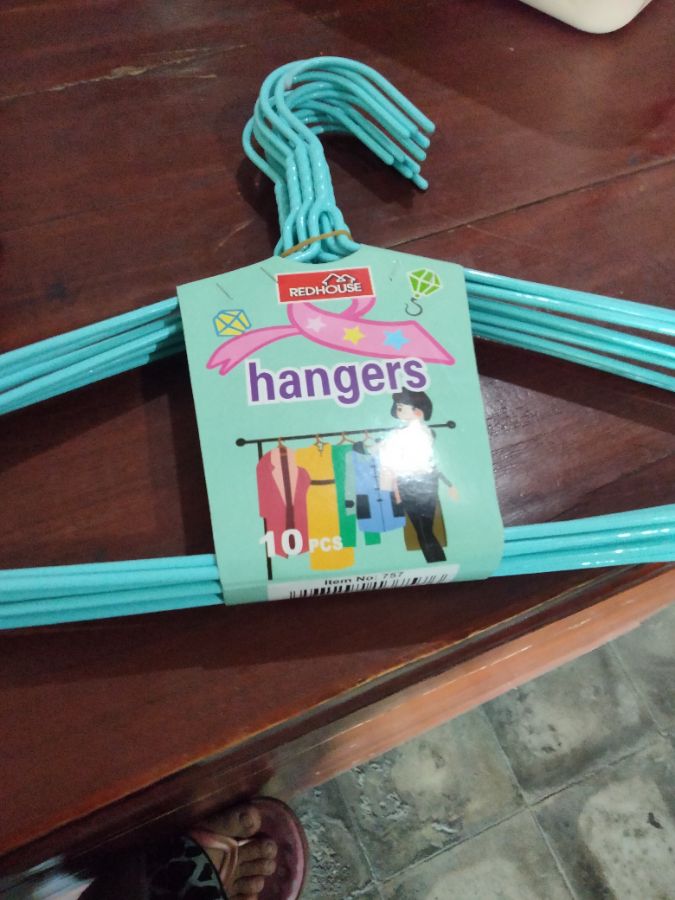 HANGER 757 REDHOUSE