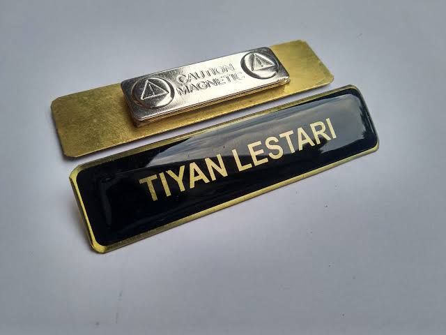 Name tag resin timbul magnit