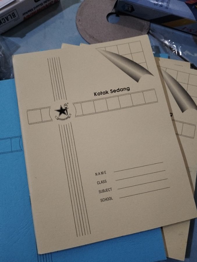 Buku kotak kotak