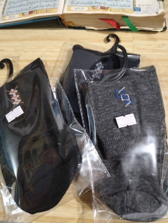 Kaos kaki cewek hitam