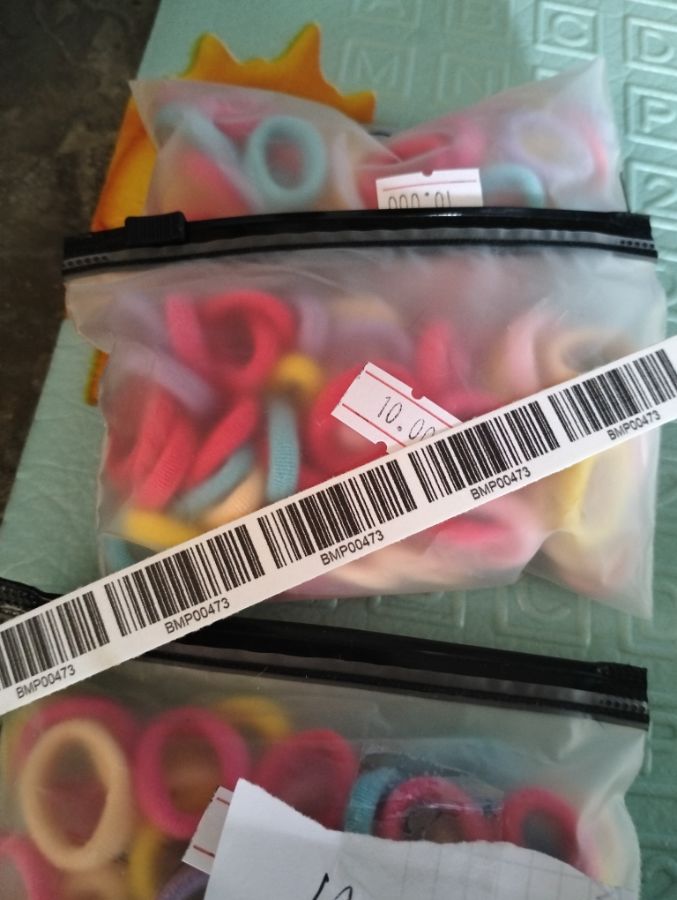 Ikat rambut donat kecil
