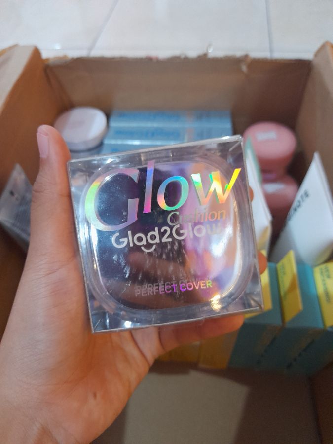 Glad2Glow Perfect Cover Glow Cushion 01