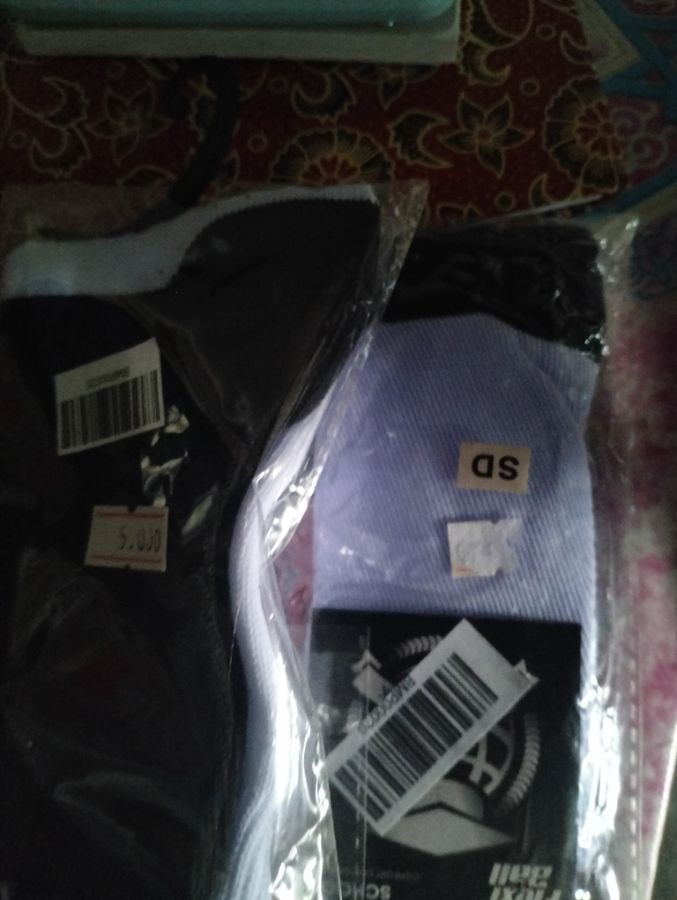 Kaos kaki SD kecil