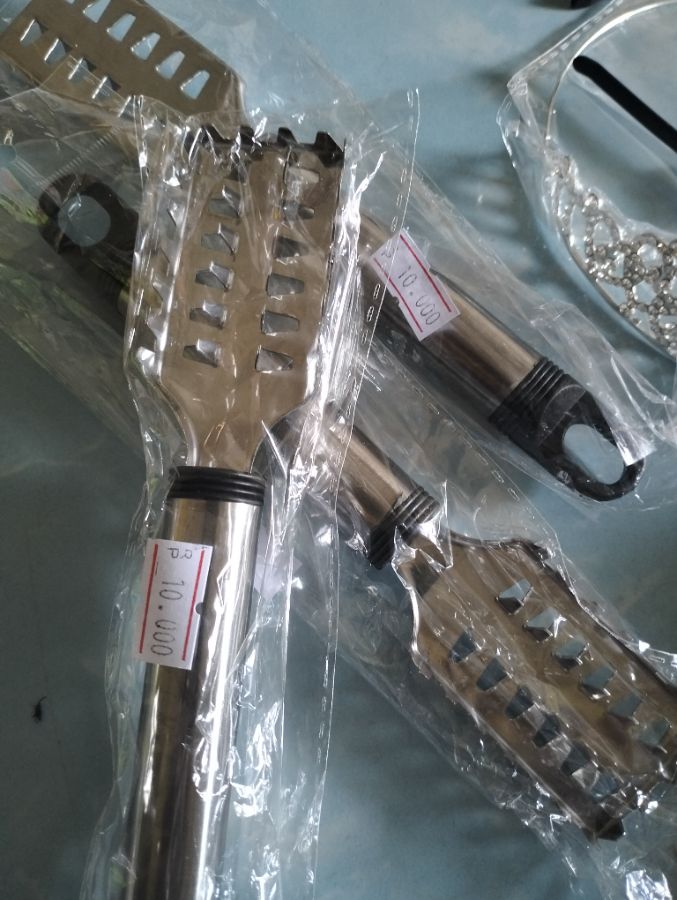 Pembersih ikan stenlis