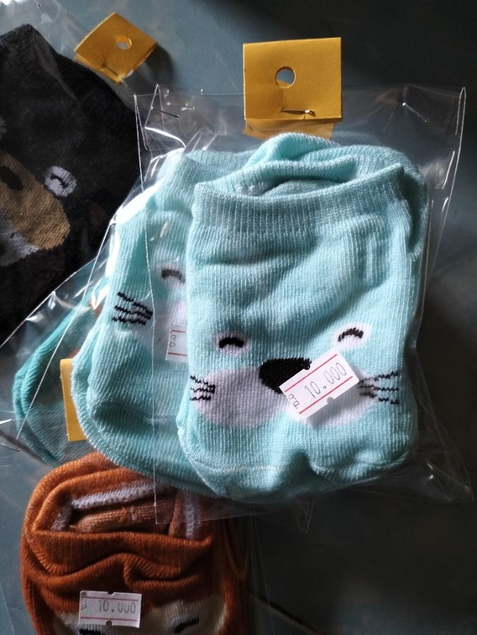 Kaos kaki pendek 