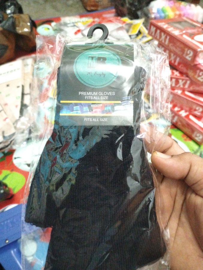 Sarung tangan buntung hitam polos saruta