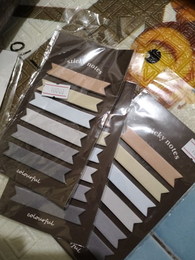Pembatas buku model label