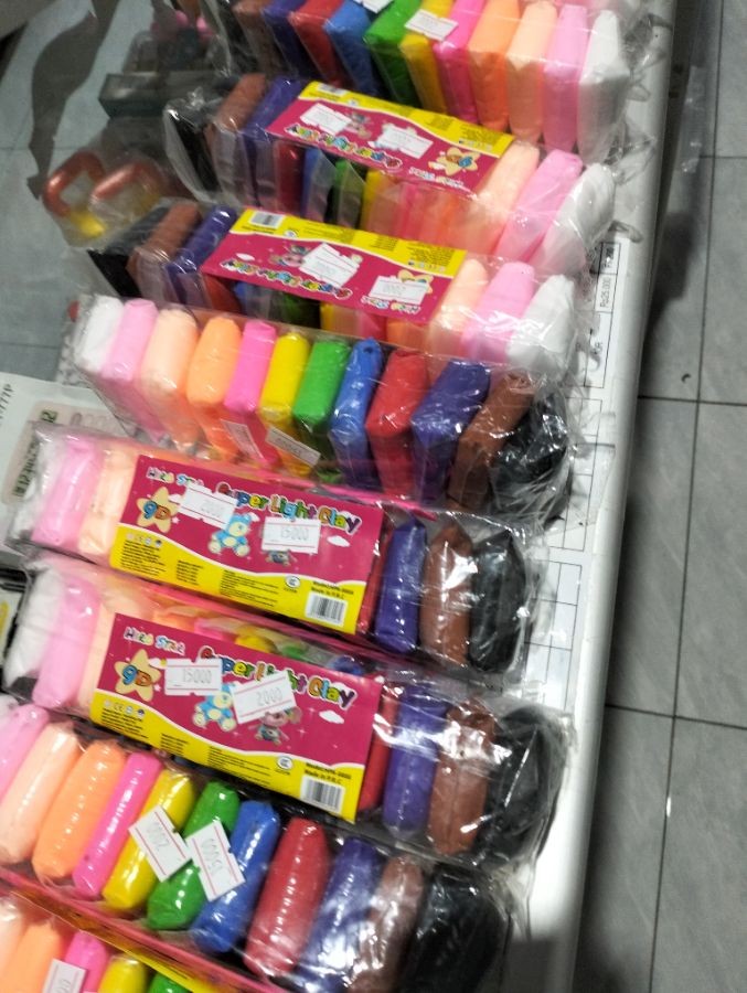 Mainan kley warna warni besar