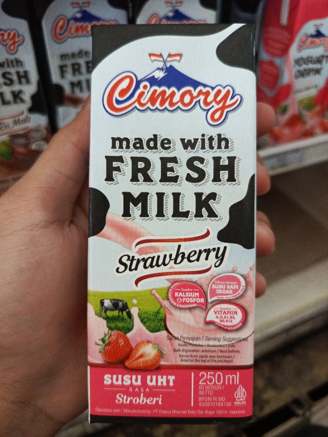 Cimory Fresh Milk UHT Strawberry 250ml