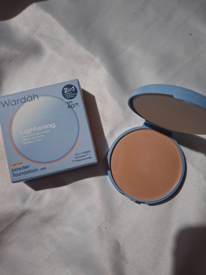 Wardah lightening refil spf40 shade 04