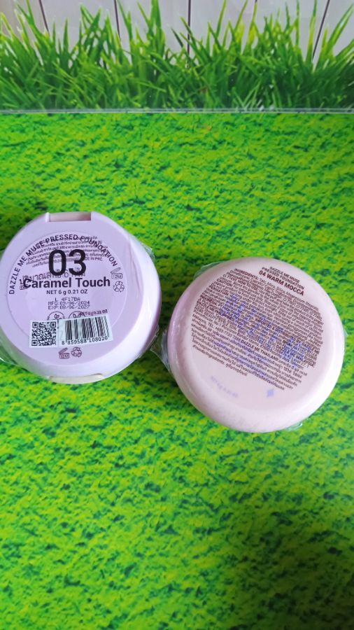 Dazzle me pressed foundation 03