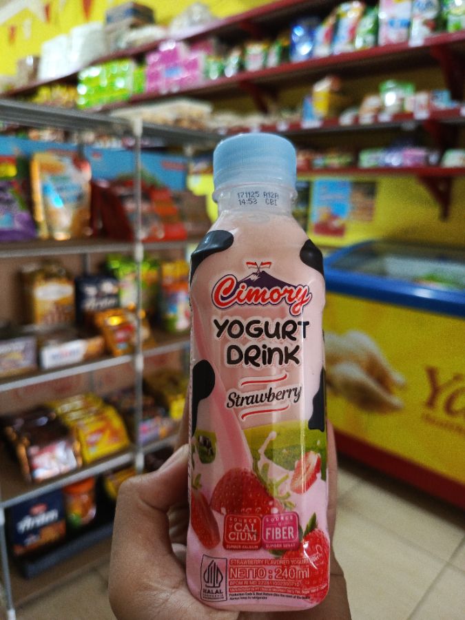 Cimory Yogurt Drink Strawberry 240ml