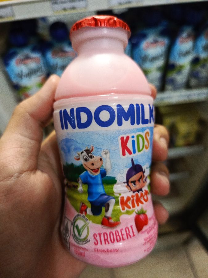 Indomilk Cair Strawbery 190ml