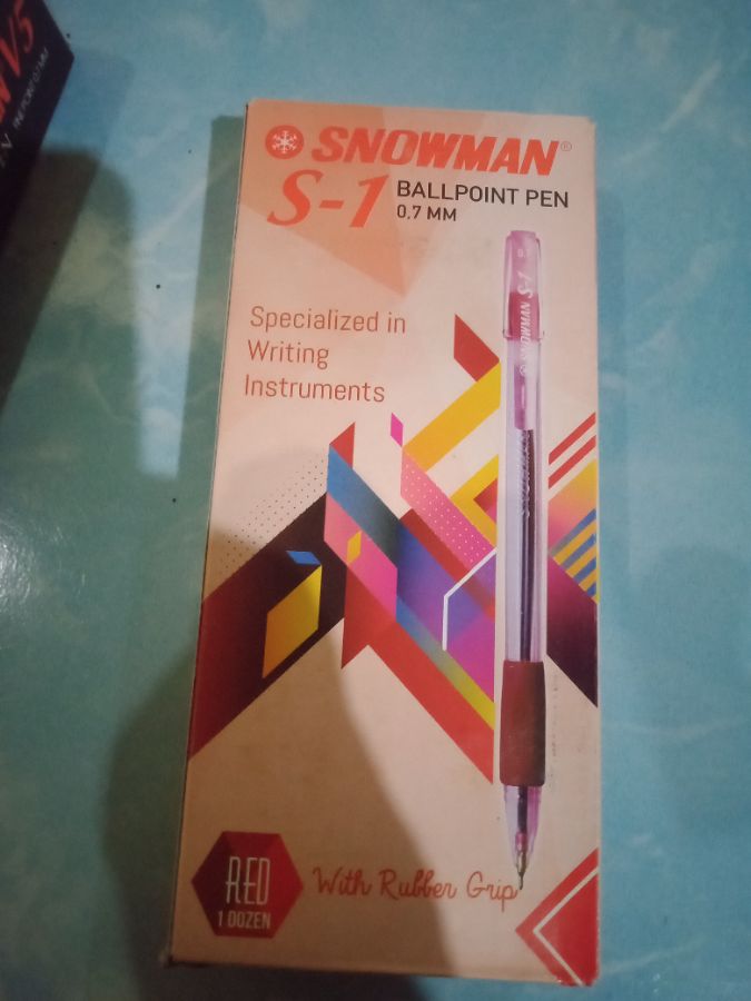 Pena snowman merah