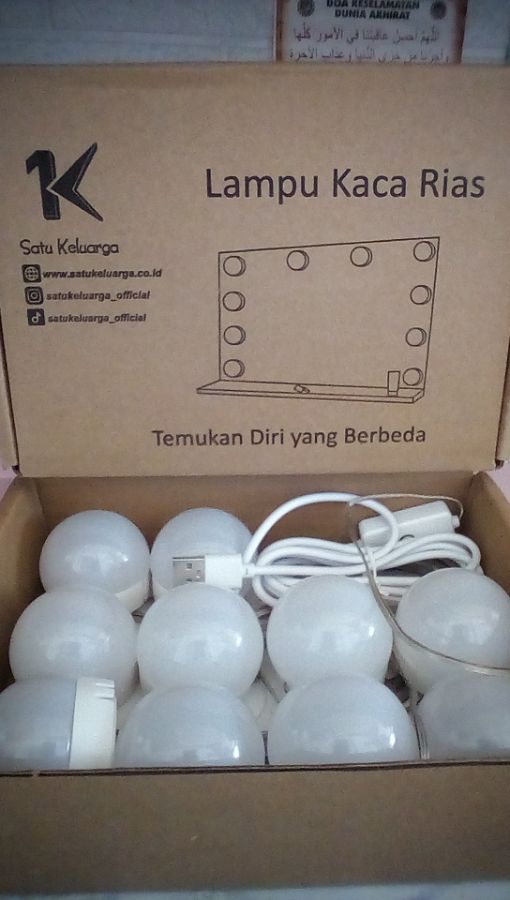Lampu Kaca Rias