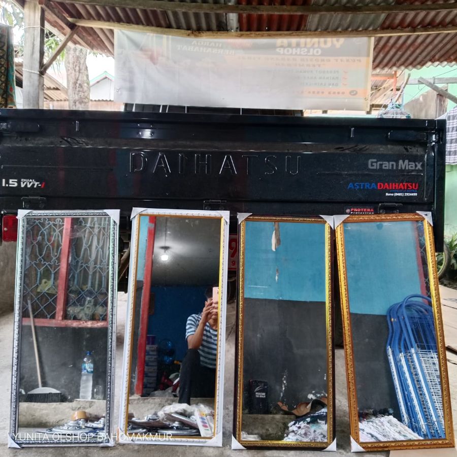 CERMIN STENGAH BADAN