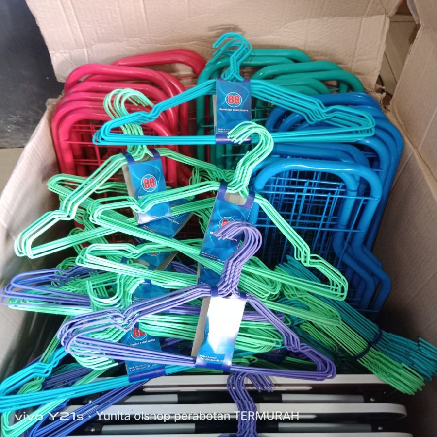 Hanger warna 