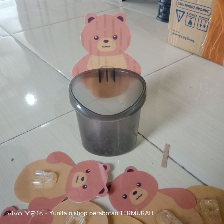 Tempat sikat gigi beruang