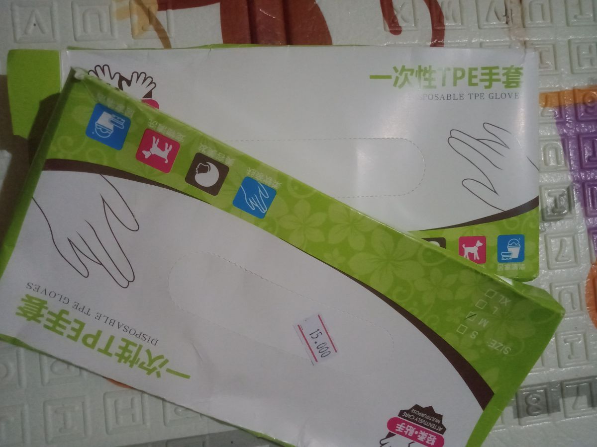 Sarung tangan plastik