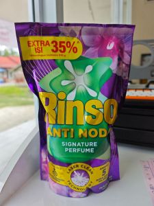 Rinso Liquid Parfum Essential 700g