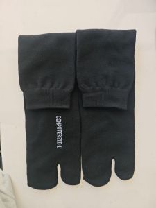 Kaos Kaki Hitam Perempuan 