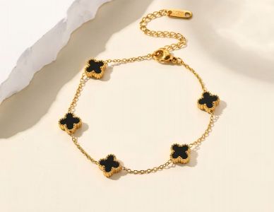 Gelang titanium clover