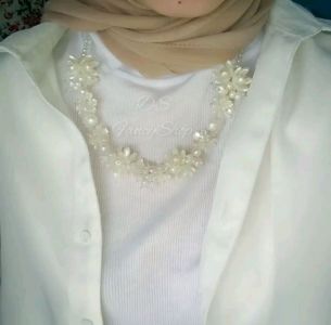 Kalung hijab