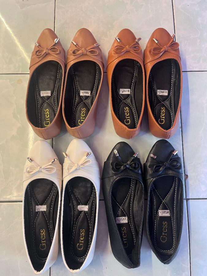 Flat shoes