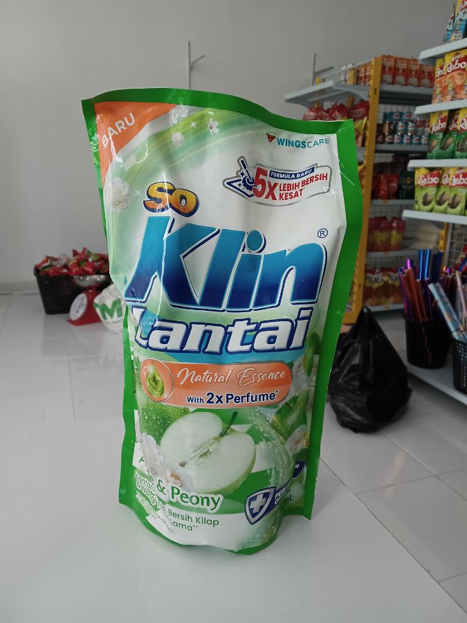 So Klin Lantai Apple 770 Ml Refil