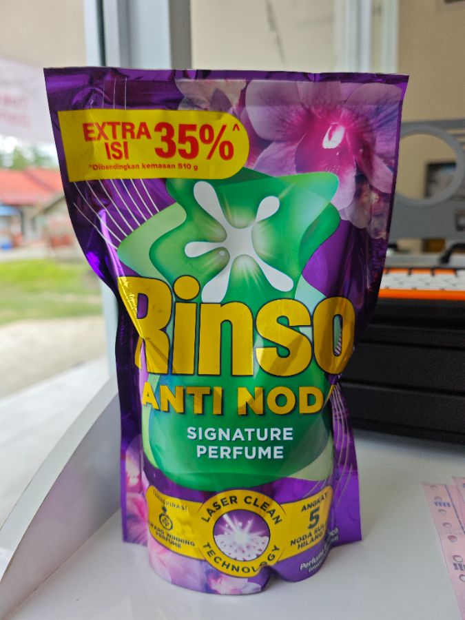 Rinso Liquid Parfum Essential 700g