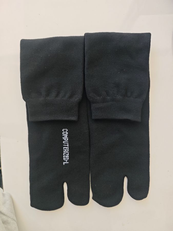 Kaos Kaki Hitam Perempuan 