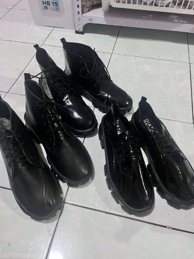 Sepatu boots wanita