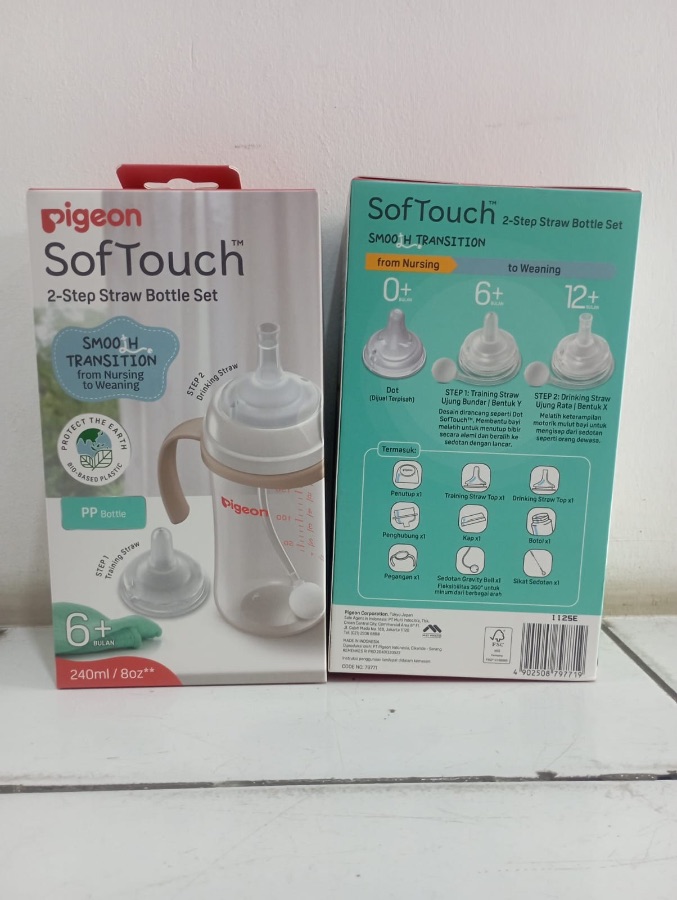 0762 Pigeon Botol PP SofTouch Wide Neck 240ml 2-Step Straw (6+)
